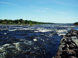 Kukkolaforsen- Blick nach Finnland